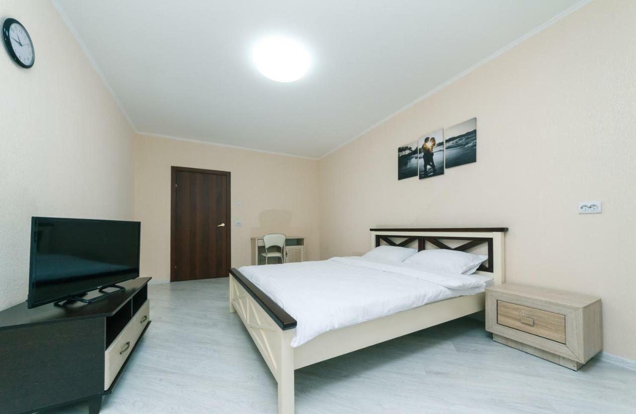Видовая Квартира Yaroslavichi-2 Vyshhorod Bagian luar foto