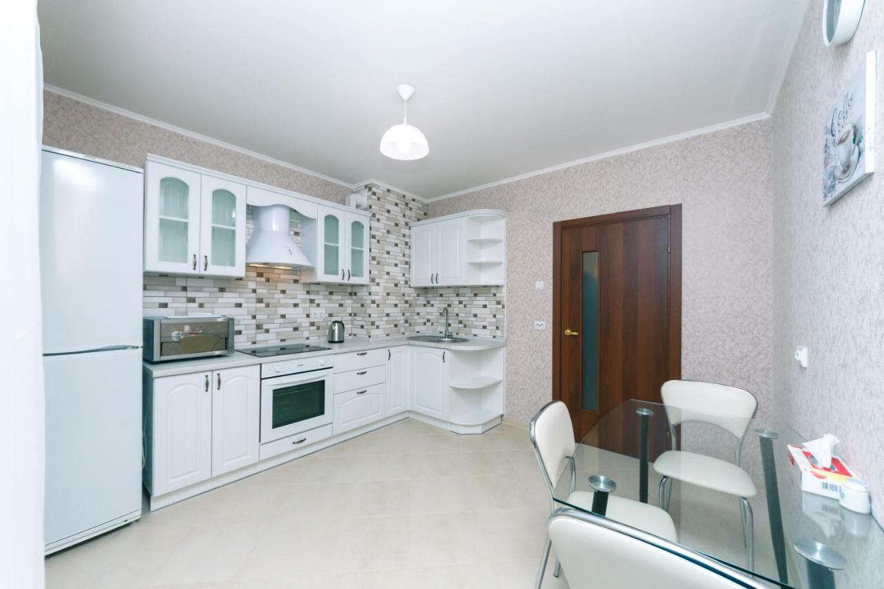 Видовая Квартира Yaroslavichi-2 Vyshhorod Bagian luar foto